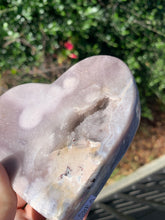 Load image into Gallery viewer, Lavender Pink Amethyst Heart