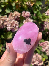 Load image into Gallery viewer, Pink Aragonite Palm Stone