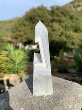Load image into Gallery viewer, Agate Tower