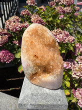 Load image into Gallery viewer, Pink Amethyst Cut Base