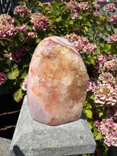 Load image into Gallery viewer, Pink Amethyst Cut Base