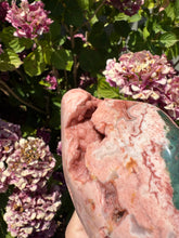 Load image into Gallery viewer, Pink Amethyst Cut Base