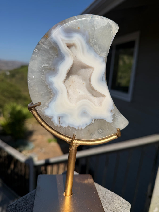 Agate Banded Moon on Stand 85FA
