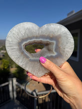 Load image into Gallery viewer, Agate Portal Heart w stand