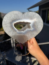 Load image into Gallery viewer, Agate Portal Heart w stand