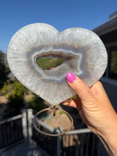 Load image into Gallery viewer, Agate Portal Heart w stand
