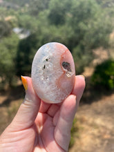 Load image into Gallery viewer, Pink Amethyst Palm Stone