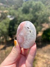 Load image into Gallery viewer, Pink Amethyst Palm Stone