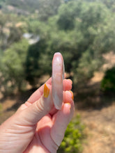 Load image into Gallery viewer, Pink Amethyst Palm Stone