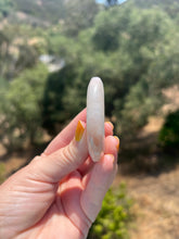 Load image into Gallery viewer, Pink Amethyst Palm Stone