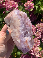 Load image into Gallery viewer, Pink Amethyst Cut base