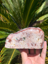 Load image into Gallery viewer, Pink Amethyst Cut base