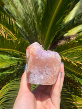 Load image into Gallery viewer, Pink Amethyst Cut base