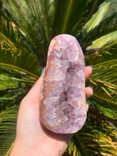 Load image into Gallery viewer, Pink Amethyst Cut base
