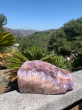 Load image into Gallery viewer, Pink Amethyst Cut base