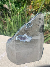 Load image into Gallery viewer, Druzy Amethyst Cut Base