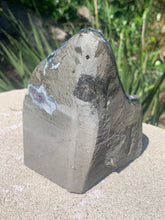 Load image into Gallery viewer, Druzy Amethyst Cut Base