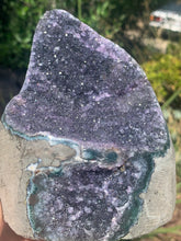 Load image into Gallery viewer, Druzy Amethyst Cut Base