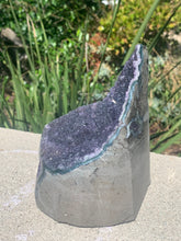 Load image into Gallery viewer, Druzy Amethyst Cut Base